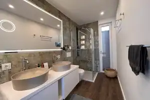 LUXUS Hausboot - 3 Etagen - 100m² Wohnen + 120 m² SONNENTERRASSE - Kamin, Kino, komplett individuell – Potsdam – Vorschaubild 33