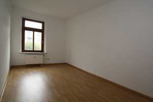 Großzügige, WG-geeignete Wohnung mit EBK...Bad mit Fenster...Laminat... – Müllerstraße 1, 9113 Chemnitz – Vorschaubild 4