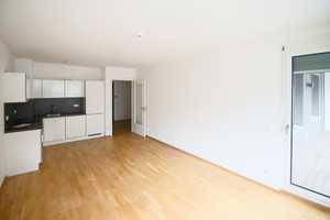Helle und Freundliche 3-Zimmer-Wohnung mit EBK und Südbalkon – Hertha-Lindner-Str. 11, 1067 Dresden – Vorschaubild 1
