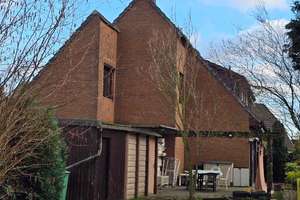 Doppelhaus-Hälfte mit großem Garten