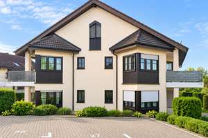 Charmante 2-Zimmer-Wohnung mit Potenzial: 2 Balkone & Garage