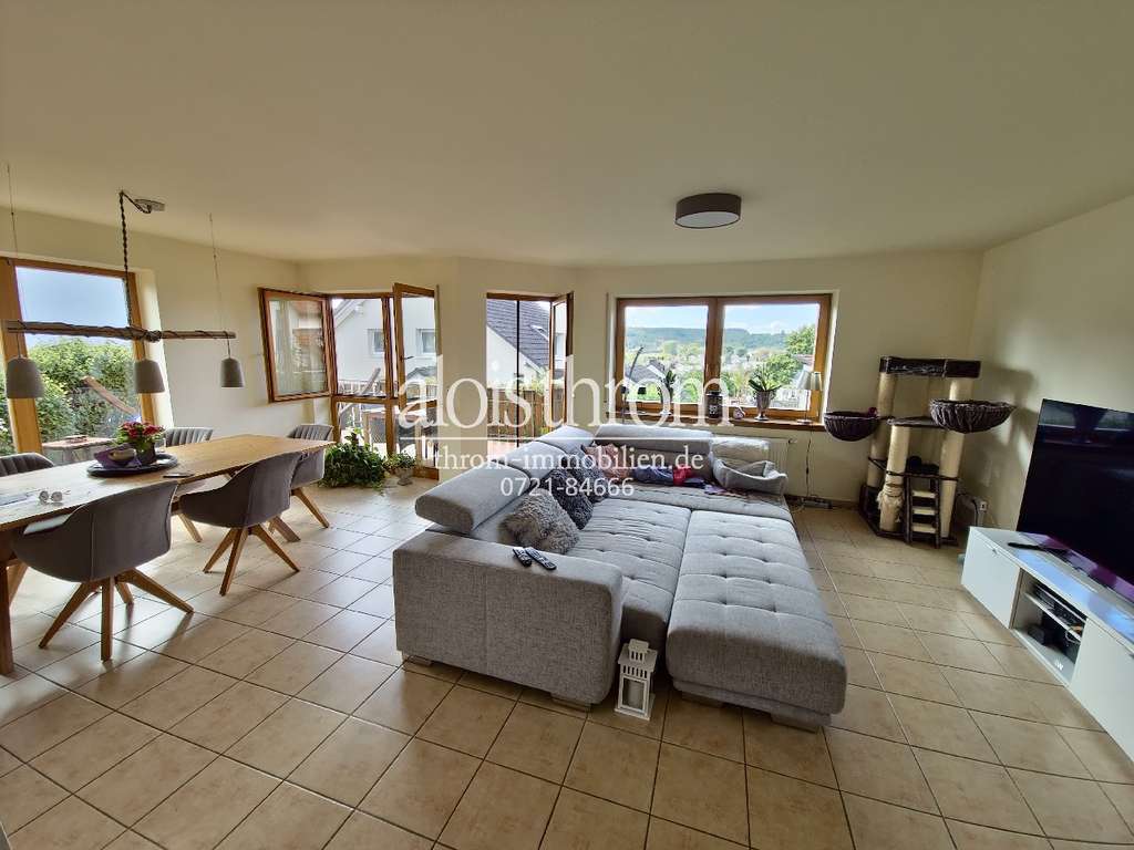 Immobilie in Remchingen - FREISTEHENDES 4-FAMILIENHAUS IN HANGLAGE - Bild 0