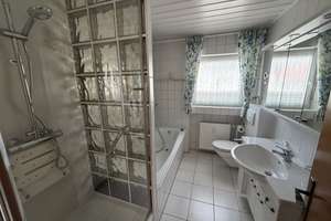 3 Familienhaus mit Garagen, Garten und Balkon sowie PV Anlage – Niederwaldstraße 17, 76532 Sandweier, Baden-Baden – Vorschaubild 12