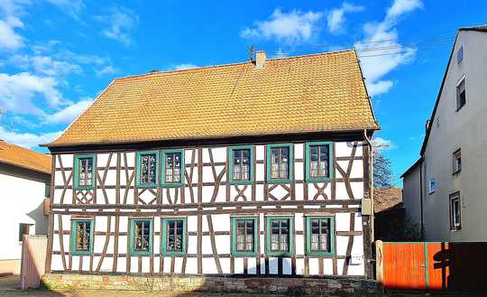 Kulturdenkmal mit Renditepotential – Fachwerkhaus – Nebengebäude – Scheune – zauberhafter Innenhof!
