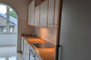 Altbau-Wohnung in Rheinnähe – 100 m² Wohnfläche mit Kamin, großem Balkon und kleinem Garten