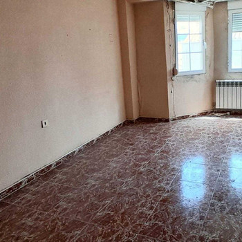 WOHNUNG 2. STOCK MIT 4 SCHLAFZIMMERN IN YECLA