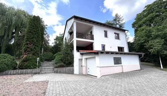 Bild von Gated Area mit Poolanlage- Schönes Einfamilienhaus mit Weitblick