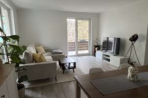 Lichtdurchflutete 2-Zimmer Wohnung mit großem Balkon