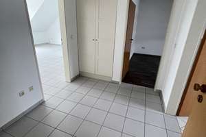 Dachgeschosswohnung mit wenig Schrägen, zentral gelegen – Teutoburger Straße  161, 46119 Klosterhardt-Süd, Oberhausen – Vorschaubild 2
