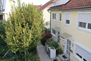 Exkl. DHH in zentraler Lage in Puchheim Bhf. mit 4 SZ+Hobbyraum, TG u. Außenstellpl. je mit Wallbox. – Lochhauser Str. 36 d, 82178 Puchheim – Vorschaubild 3