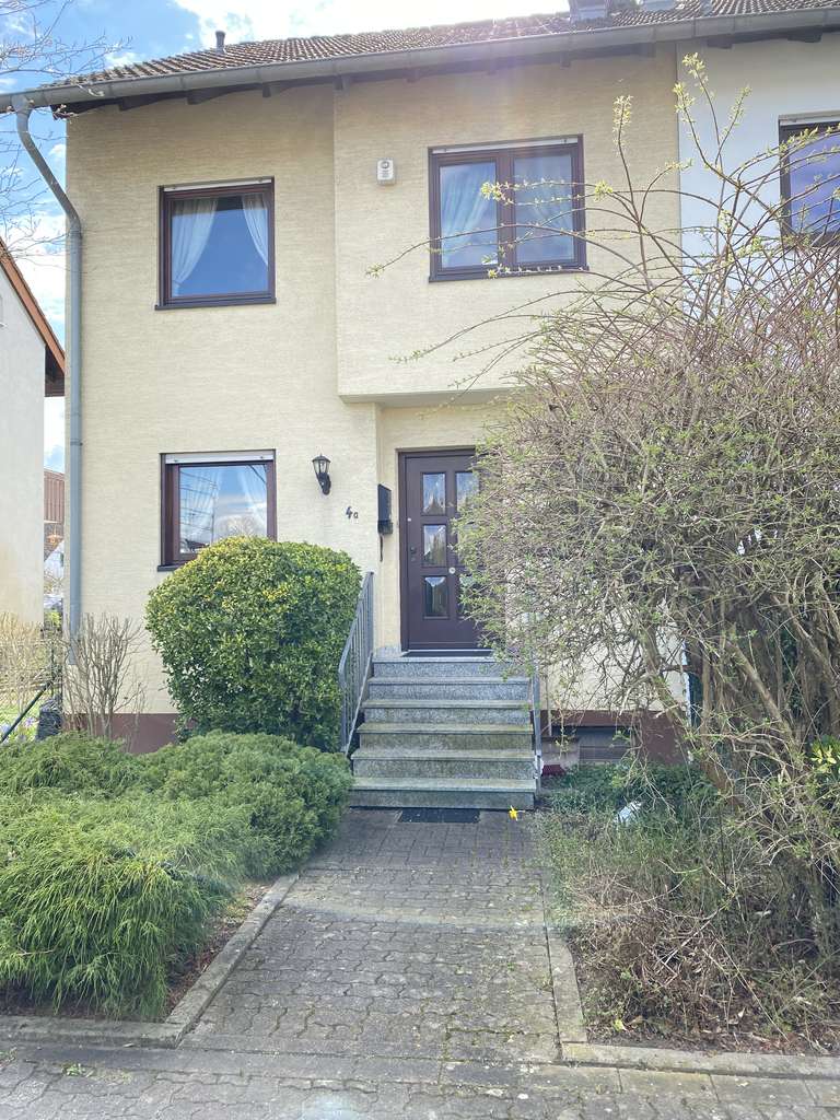 Doppelhaushälfte in ruhiger Lage