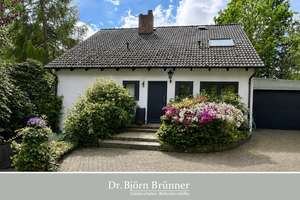 Keine Käufercourtage -  Liebevoll gestaltetes Zuhause mit Garten wie ein kleiner Park