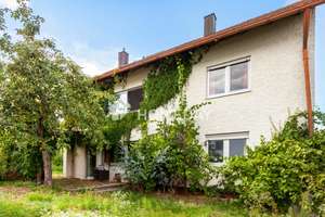 Bezugsfreies Einfamilienhaus mit großen Garten in ruhiger Lage