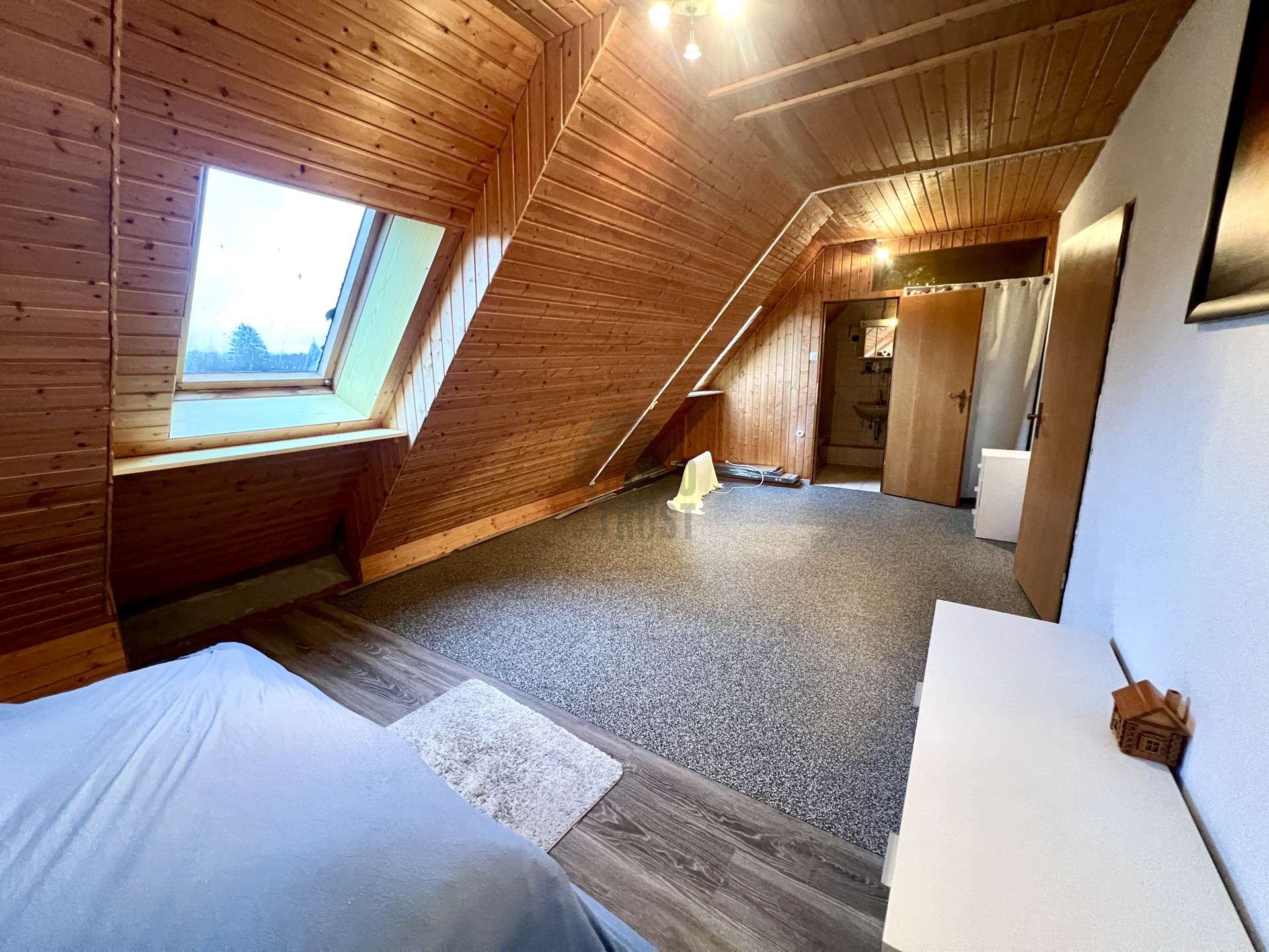 Immobilie in Sande - CHARMANTE EG-WOHNUNG MIT SONDERNUTZUNG FÜR TERRASSE & AUSGEBAUTEM DACHBODEN ALS RÜCKZUGSORT INKL BAD - Bild 1