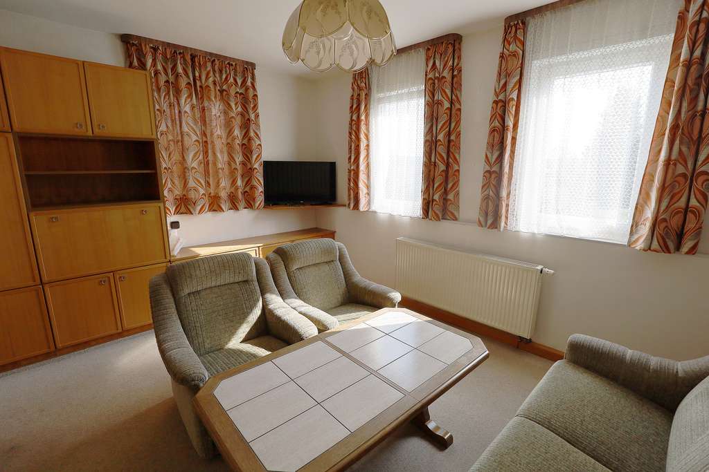 Immobilie in Wildberg - ZWEIFAMILIENHAUS MIT SCHEUNENANBAU UND  NEBENGEBÄUDE IN WILDBERG-SCHÖNBRONN - Bild 3