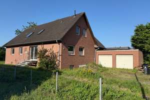 Sachsenhagen - 2-Familienhaus mit 2 Garagen – Alter Schützenplatz 7, 31553 Sachsenhagen – Vorschaubild 1