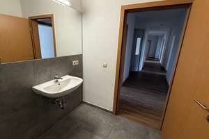 2. OG / Laminat /  Wanne+Dusche+Fenster /  zwei Balkon u.v.m. – Jahnstraße 57, 9126 Lutherviertel, Chemnitz – Vorschaubild 18