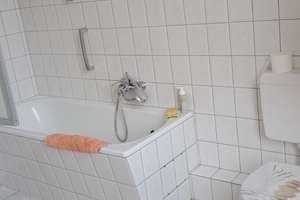 Renovierte Altbau 2-Zimmer-Wohnung im 1.OG in Düsseldorf-Benrath - jetzt verlieben und einziehen! – 40597 Benrath, Düsseldorf – Vorschaubild 5
