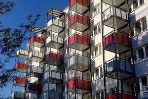 Wohnen am Schwanenseepark. Single-Wohnung mit Westbalkon im Grünen – Klausdorfer Weg 50, 24148 Ellerbek, Kiel – Vorschaubild 1