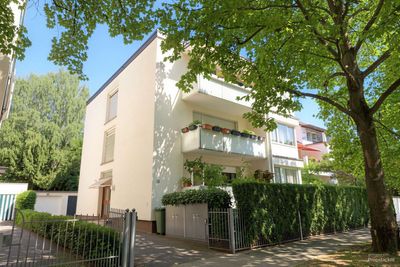 WRS Immobilien - Toplage - Offenbacher Westend - 3 Familienhaus mit Einzelgaragen