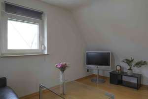 Möblierte 2,5-Zimmer-Dachgeschosswohnung in Stuttgart-Stammheim – Kolumbusstr. 22, 70439 Stammheim-Süd, Stuttgart – Vorschaubild 11