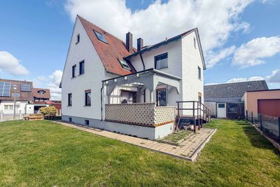 Freistehendes Dreifamilienhaus - Garten, barrierefreiem Erdgeschoss und voller Bezugsfreiheit!