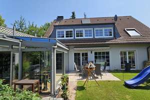Hochwertig modernisiertes Einfamilienhaus mit Wintergarten, Dachterrasse & Einliegerwohnung – Die vollständige Adresse der Immobilie erhältst du vom Anbieter., 45276 Steele, Essen – Vorschaubild 1