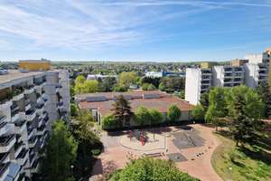 130m² / 5 Zimmer /  2 Etagen  /  3 Balkone  /  2 Bäder / 2 Tiefgaragenstellplätze  /  Fernblick  – Sertoriusring 15, 55126 Finthen, Mainz – Vorschaubild 3