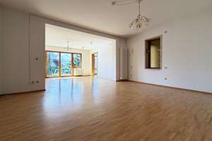 Großzügiges Zuhause. 8 Zimmer. 223 m².
Garten, Garage und 2 Stellplätze. Viel
Platz für Ihre Ideen – Die vollständige Adresse der Immobilie erhältst du vom Anbieter., 78244 Gottmadingen – Vorschaubild 2