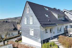 / Großzügiger Sonnengarten mit attraktiven Anbaumöglichkeiten! – Die vollständige Adresse der Immobilie erhältst du vom Anbieter., 57392 Schmallenberg – Vorschaubild 1