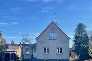 * ACHTUNG ! MODERNISIERTES EINFAMILIENHAUS  AUF SCHÖNEM GRUNDSTÜCK * – Die vollständige Adresse der Immobilie erhältst du vom Anbieter., 15345 Altlandsberg – Vorschaubild 1
