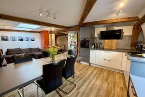 Toll geschnittene 6 Zimmer Wohnung in Stuttgart Mitte