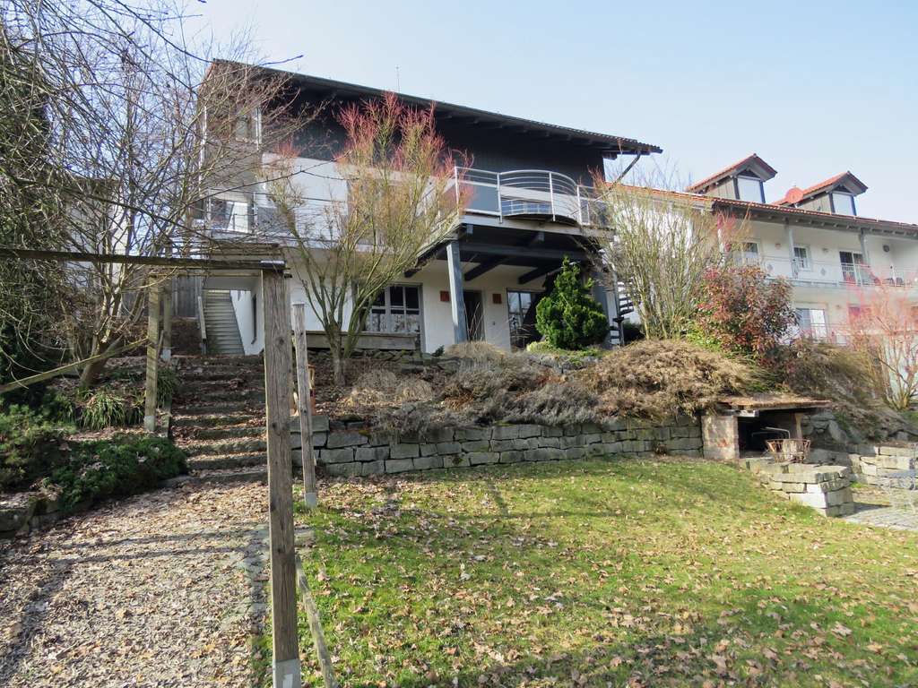 Immobilie in Hunderdorf - Einfamilien-Landhaus mit ELW in absolut ruhiger Ortsrandlage zw. Bogen und St. Englmar - Bild 3