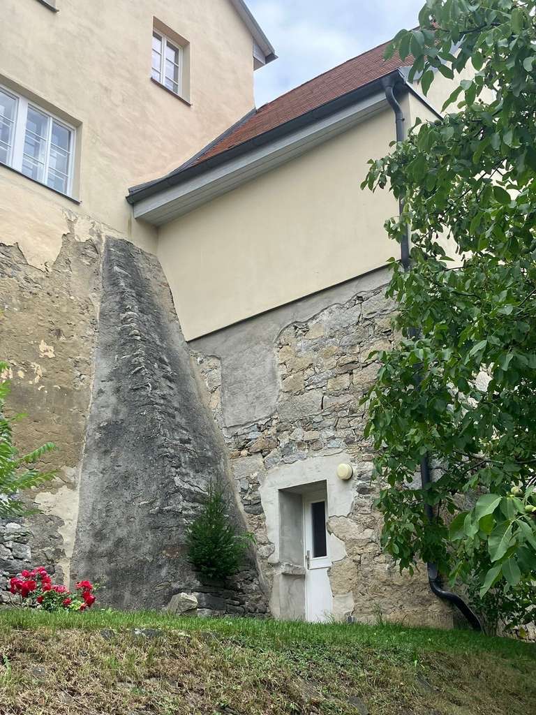 Immobilie in Fürstenstein - Exklusive Maisonette mit eigener Terrasse im Denkmal – Wohnen unterhalb des Schlosses Fürstenstein - Bild 0