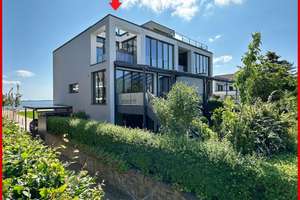 Designerhaus "Twin-Villa"
mit unverbaubarem Wasserblick – Die vollständige Adresse der Immobilie erhältst du vom Anbieter., 24837 Schleswig – Vorschaubild 1