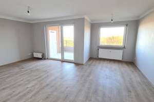 Sehr schöne und große 3,5 Raum Wohnung in ruhiger u. zentraler Lage! Balkon!! 2 Bäder!!