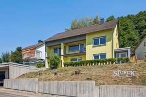 Modernisiertes Zweifamilienhaus am Felsenwanderweg: Wohnen, Vermieten oder Feriengäste begeistern