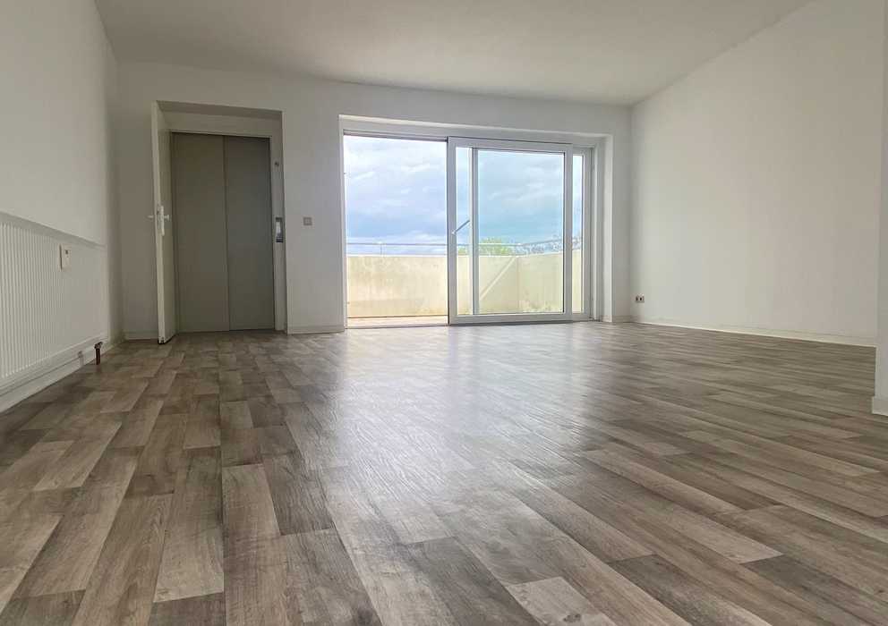 2-Zimmer-Dachgeschosswohnung mit Balkon und Aufzug