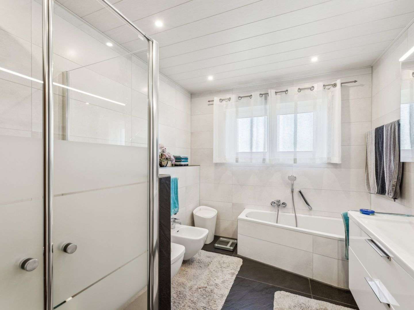 Immobilie in Seukendorf - Schönes Zweifamilienhaus mit Südterrassen in ruhiger Lage von Seukendorf - Bild 4