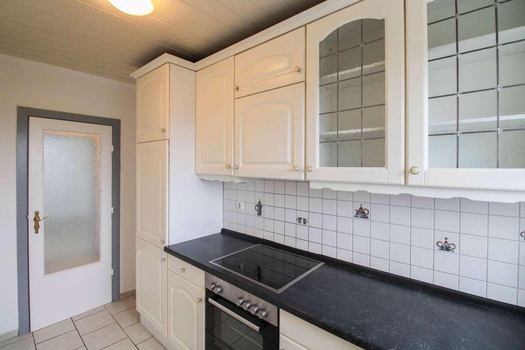 Einziehen & Ausblick genießen – Renovierte 2-Zimmer-Wohnung mit Fernsicht auf Erbbaugrund