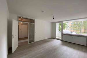 schöne 3-Zimmer-Wohnung mit großem Wohnzimmer und frisch renoviert
