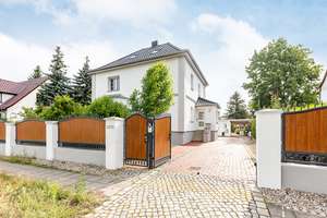 Stattliches Einfamilienhaus in Falkensee – Die vollständige Adresse der Immobilie erhältst du vom Anbieter., 14612 Falkensee – Vorschaubild 1