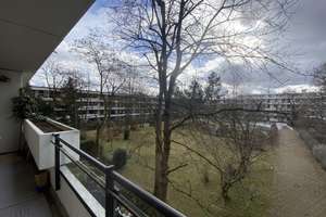 von privat - 12 qm Südbalkon, ruhige Innenhoflage, 50 m zur U-Bahn