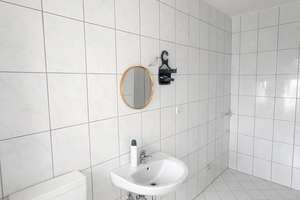 Modernisierte und lichtdurchflutete Dachgeschosswohnung – Die vollständige Adresse der Immobilie erhältst du vom Anbieter., 47053 Hochfeld, Duisburg – Vorschaubild 7