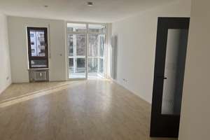 Schöne 2-Zimmer-Wohnung mit Wintergarten in Top-Lage in Augsburg-Univiertel