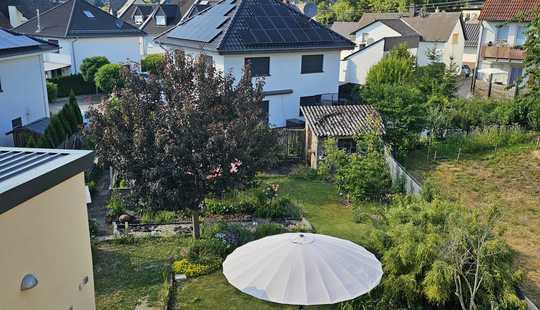 Bild von Energieeffizientes Zweifamilienhaus in Taunusstein-Hahn - Garten, Carport & PV-Anlage