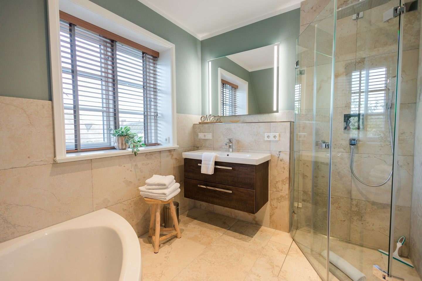 Immobilie in Oevenum - Doppelhaus mit einer genehmigten Ferienwohnung - Bild 4