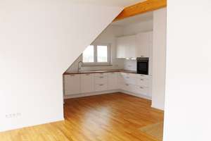 Moderne 2,5-Zimmer-DG-Wohnung mit großer Dachterrasse, Aufzug & Garage in Lörrach-Tumringen – Frohnbergstraße 13, 79539 Lörrach – Vorschaubild 2
