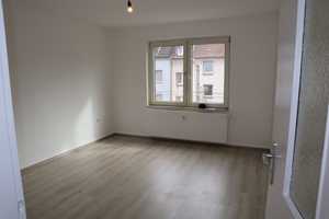Zentrale Lage zwischen Stadtmitte und Frohnhausen! Modernisiert in 2006. – Frohnhauser Straße 118, 45144 Essen – Vorschaubild 2