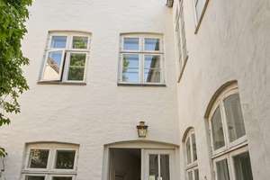Zeitlose Eleganz trifft auf modernen Luxus -exklusiv sanierte Altbauwohnung in der Lübecker Altstadt – Hundestraße 88, 23552 Innenstadt, Lübeck – Vorschaubild 2